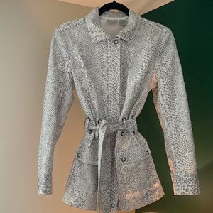 CHICOS snake JACKET 4(MEDIUM) ZIP Belted
PREOWNED/USED